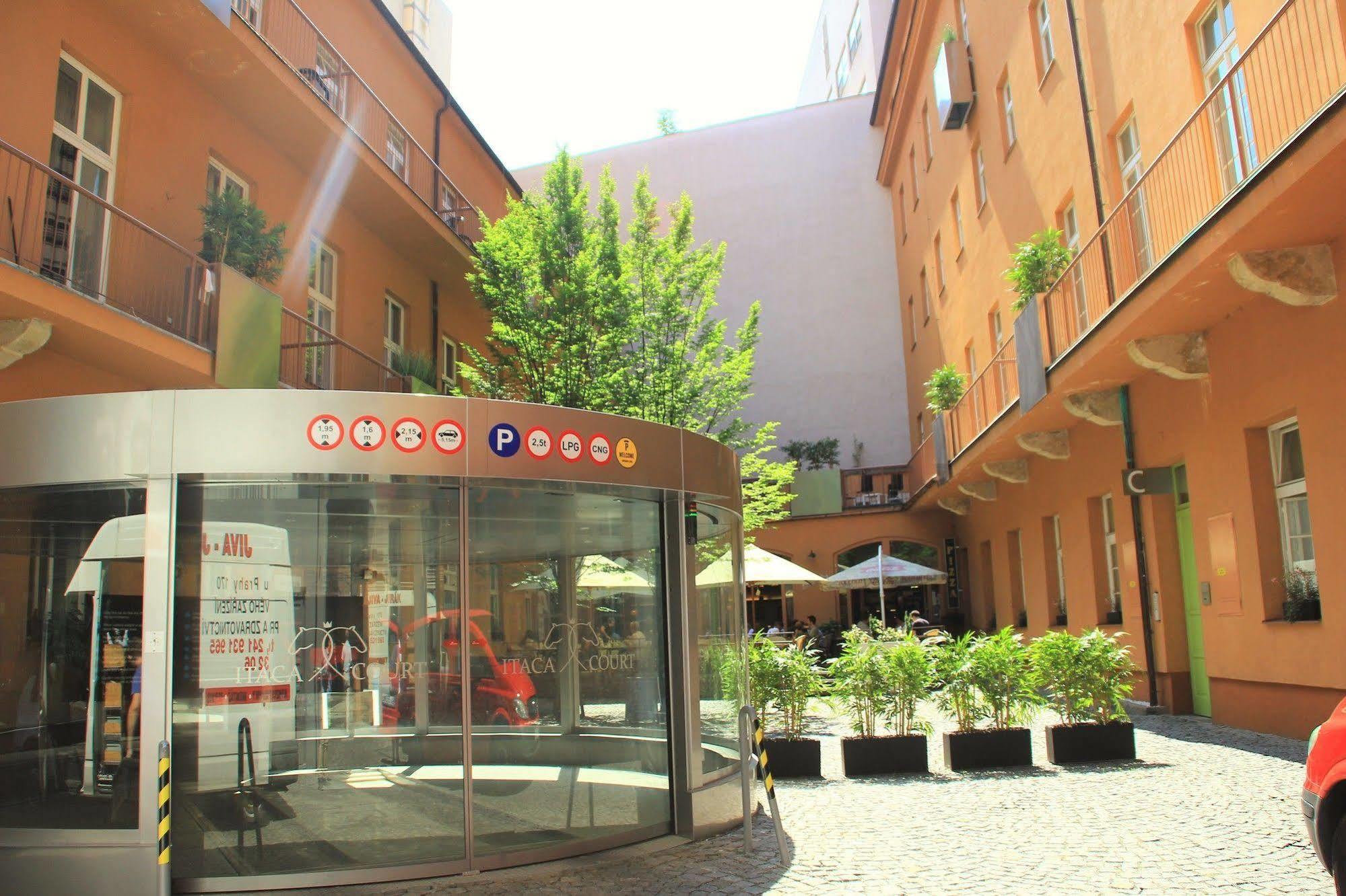 Picasso Apartments Prag Exterior foto